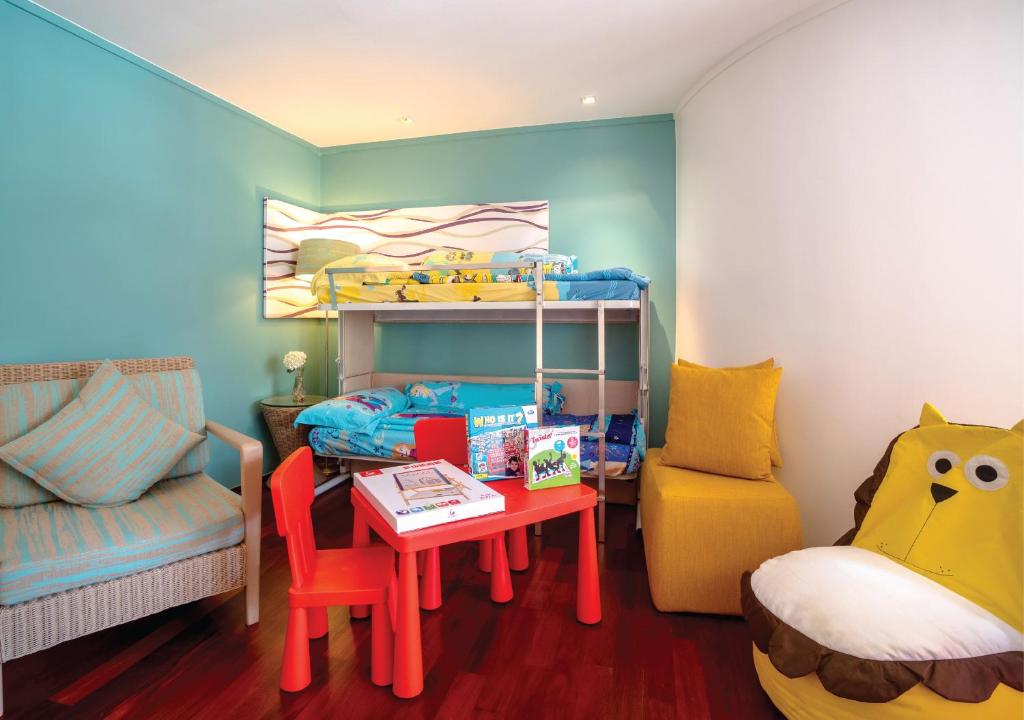 Ein Sitzbereich in der Unterkunft Radisson Resort and Suites Phuket