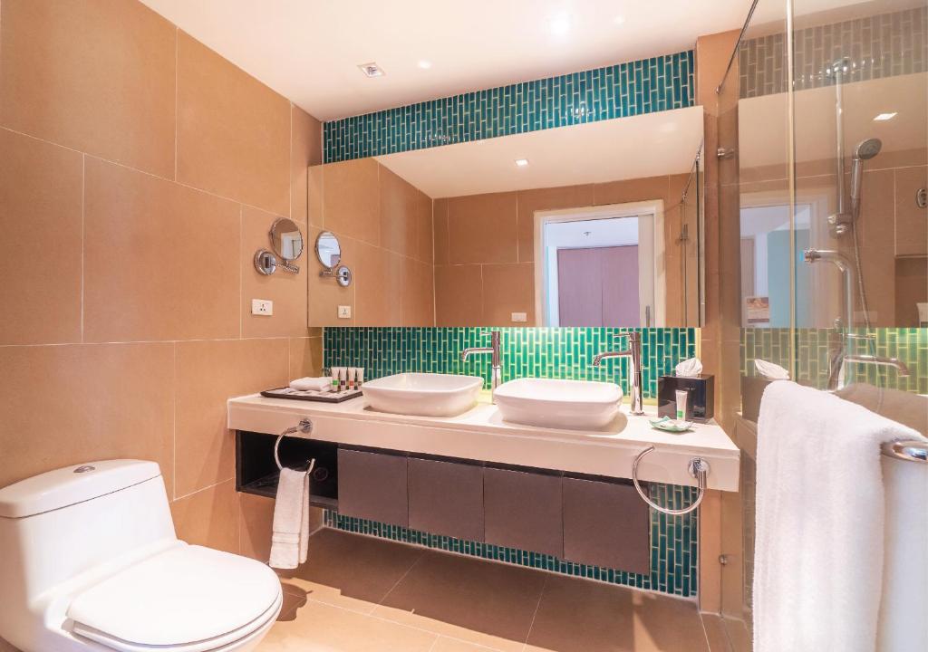 Ein Badezimmer in der Unterkunft Radisson Resort and Suites Phuket