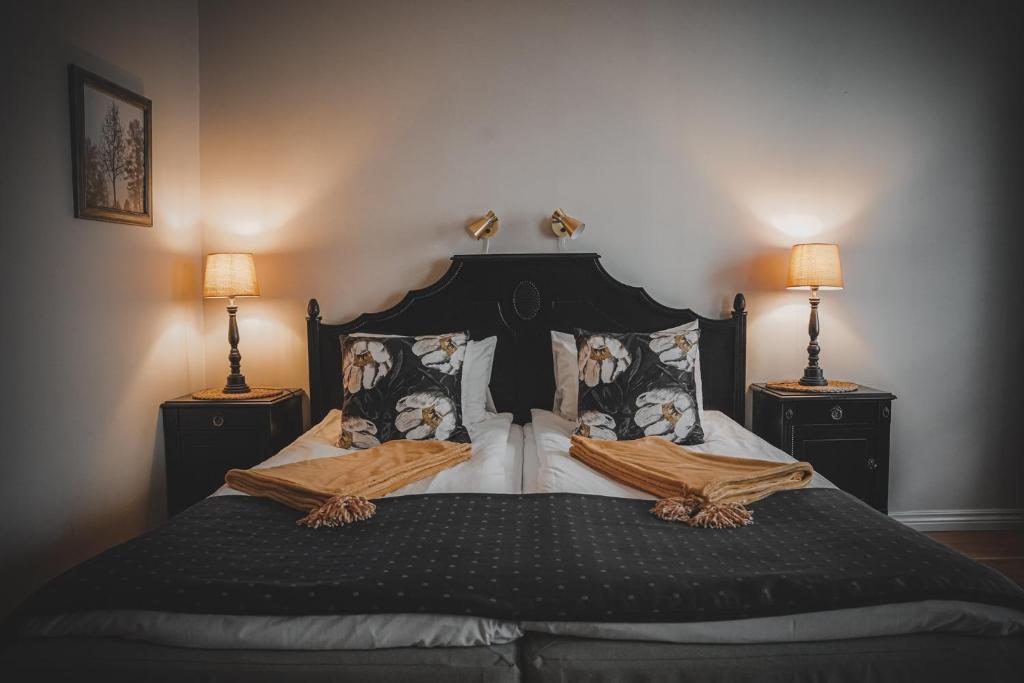 Postel nebo postele na pokoji v ubytování Mojo Hotell