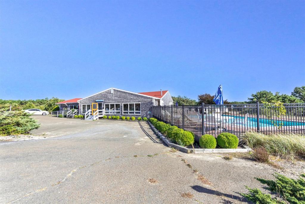 Bazén v ubytování Dune Crest Hotel nebo v jeho okolí