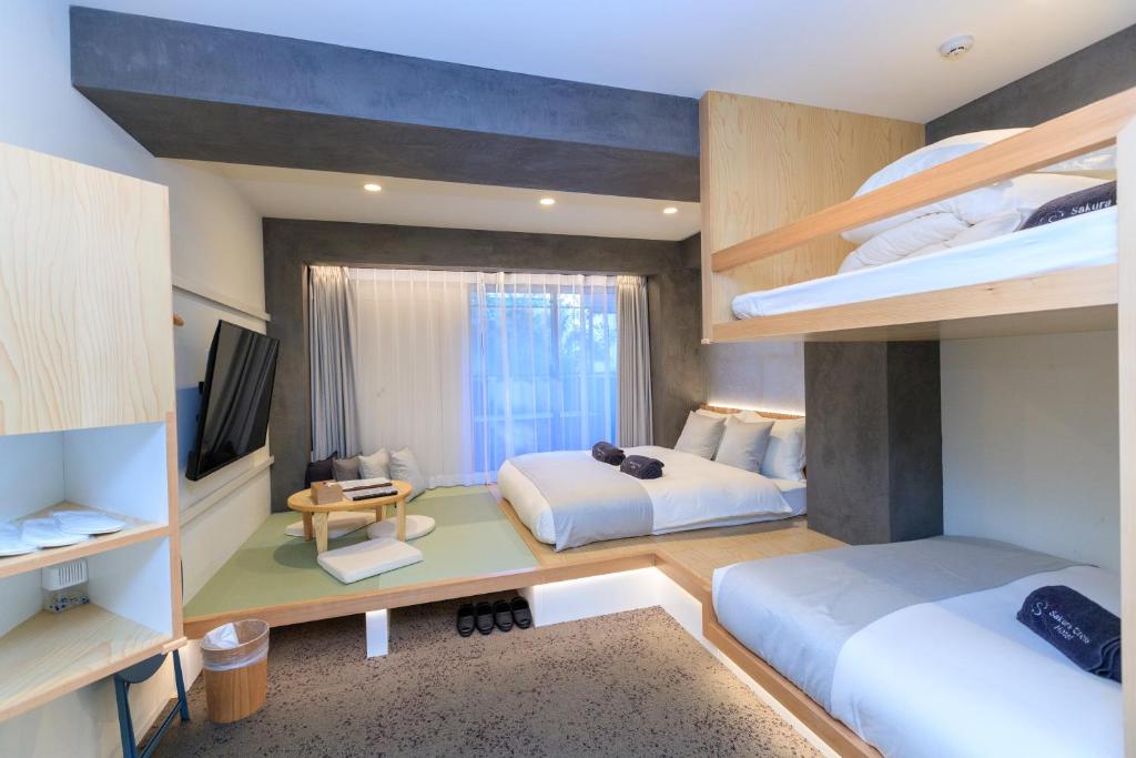 Postel nebo postele na pokoji v ubytování Sakura Cross Hotel Ueno Iriya Annex