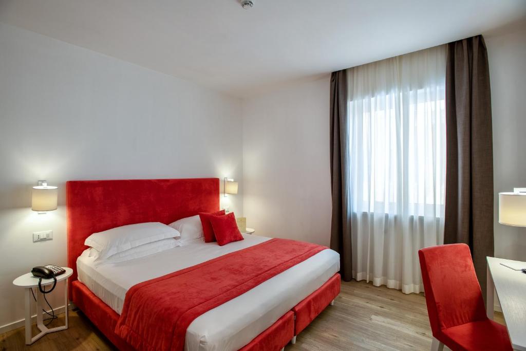 Postel nebo postele na pokoji v ubytování Hotel Isabella Sorrento
