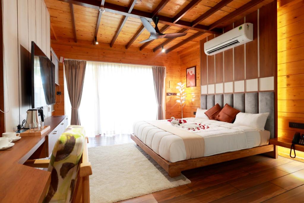 Postel nebo postele na pokoji v ubytování Wooden ECR Sea Resort