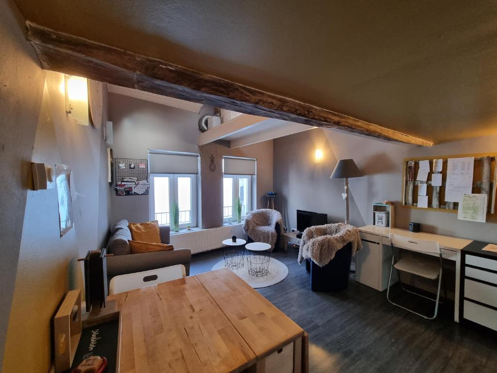Posezení v ubytování Studio AU CENTRE de Chimay, arrivee autonome