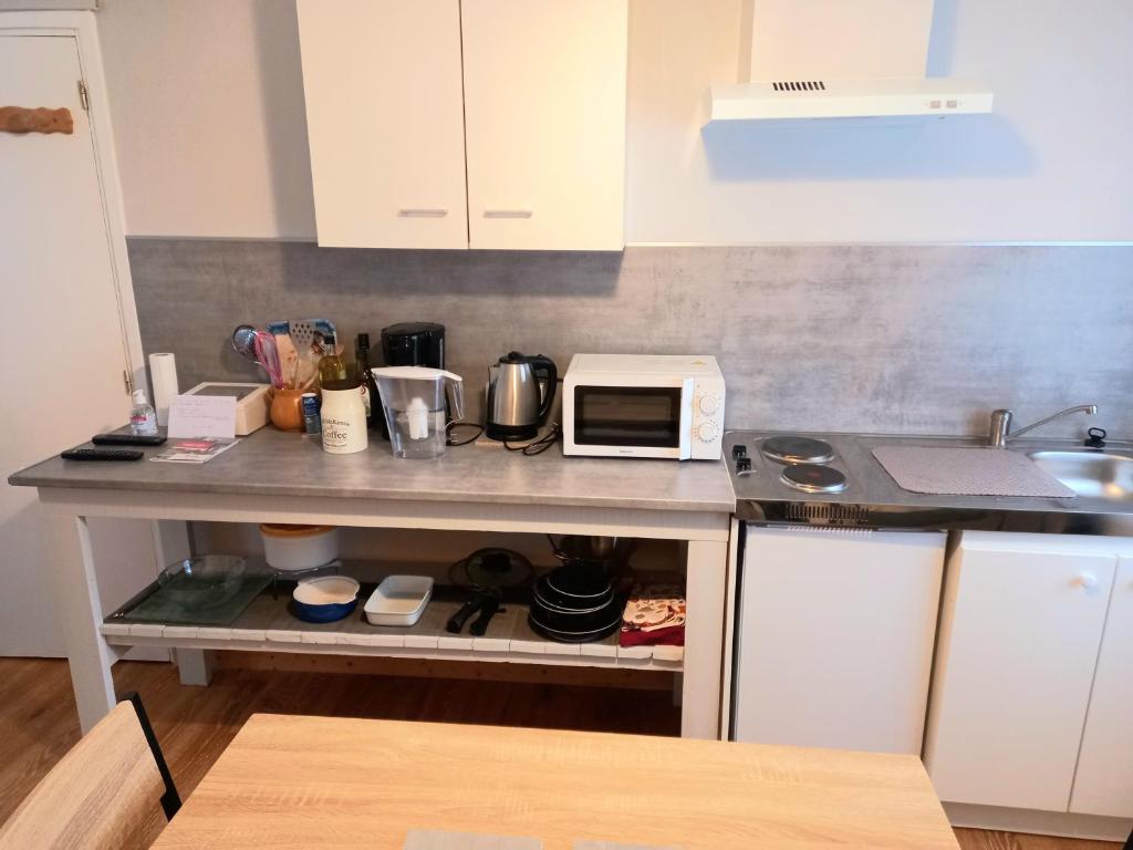 Kuchyňa alebo kuchynka v ubytovaní Gîte de l'écureuil62, près des plages et de la forêt