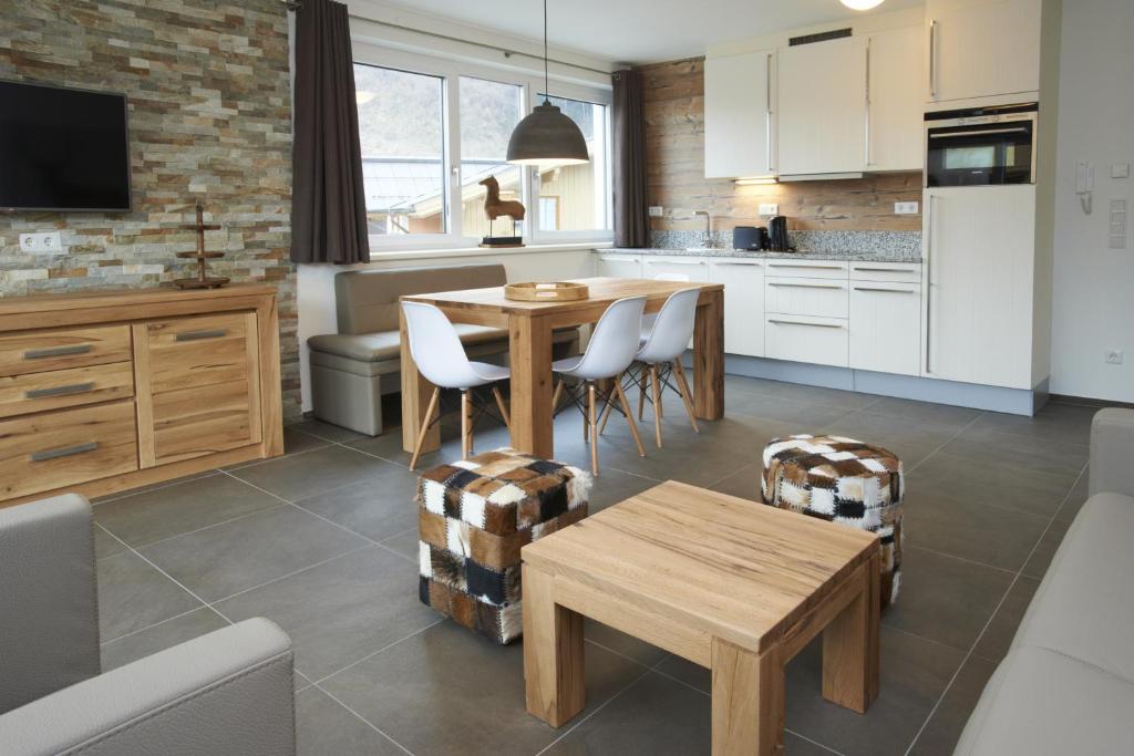 A kitchen or kitchenette at Ski & Golf Suites Zell am See by Alpin Rentals - incl Summercard
