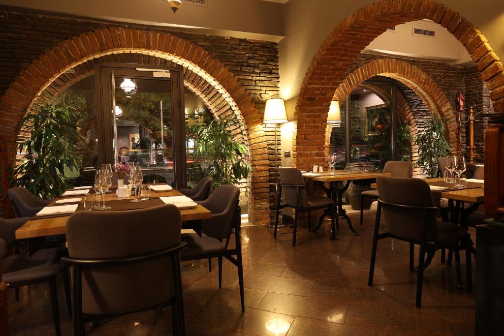 En restaurant eller et spisested på Mondial Hotel