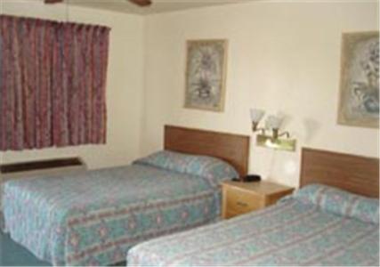 Postel nebo postele na pokoji v ubytování Miles Motel