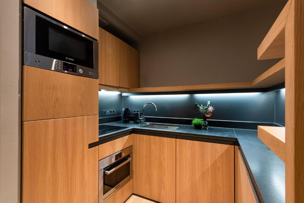 Kuchyň nebo kuchyňský kout v ubytování SANA Berlin Hotel