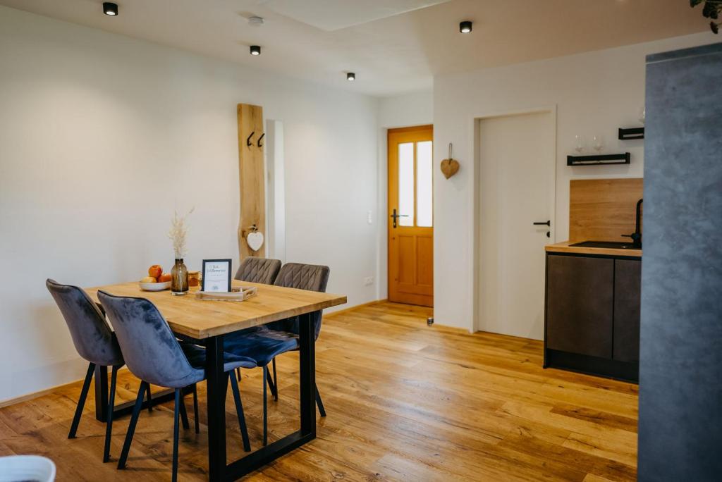 A kitchen or kitchenette at Kellerstöckl Huber in Eisenberg