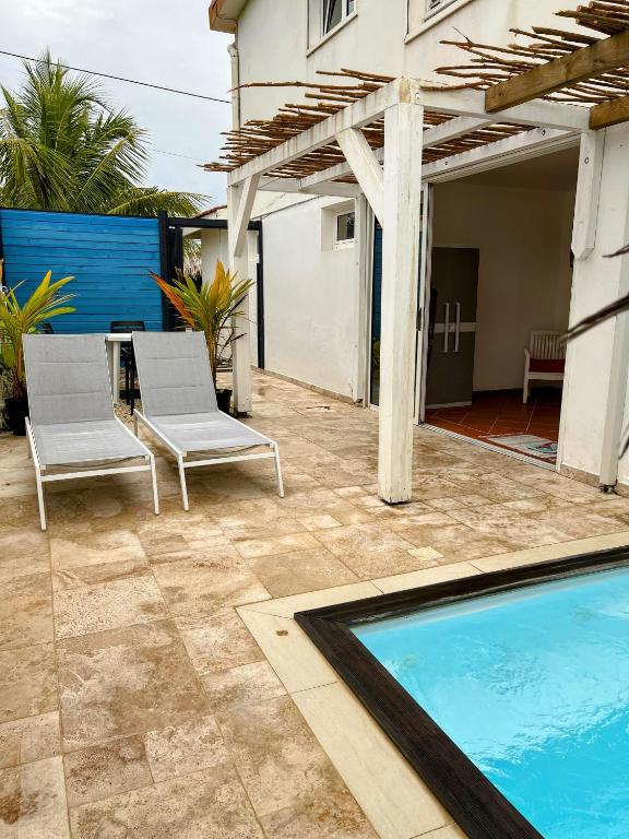 Bazén v ubytování Gite Corossol Martinique nebo v jeho okolí