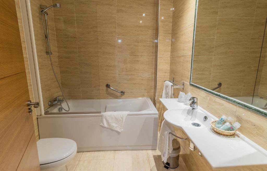 Kúpeľňa v ubytovaní Apartamentos & casas rurales Santo Domingo de Silos