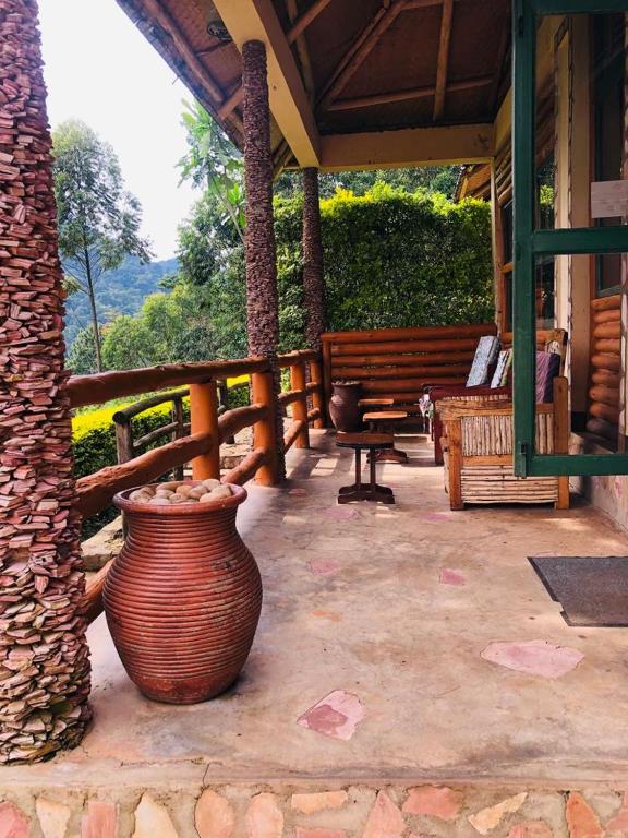 Balkón nebo terasa v ubytování Bwindi Forest Lodge