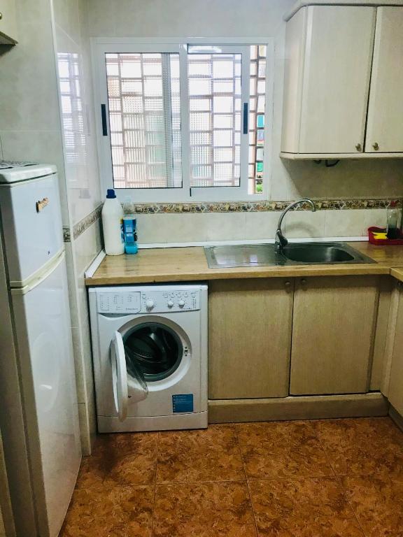 Kuchyň nebo kuchyňský kout v ubytování Piso Alicante