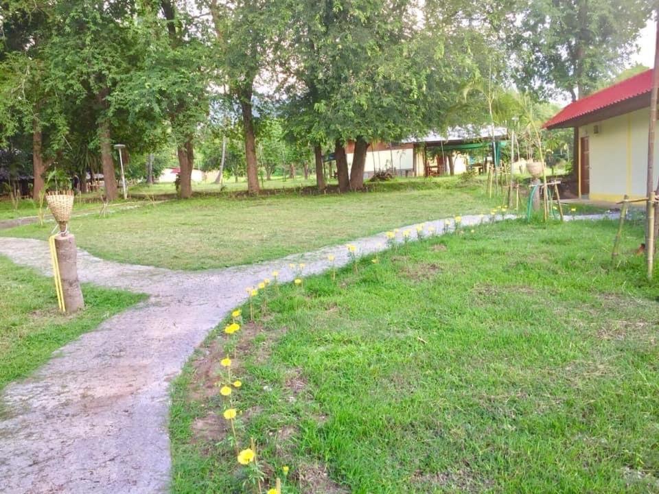 Zahrada ubytování The Creek Garden Resort Huainamrin เดอะ ครีก การ์เด้น รีสอร์ท ห้วยน้าริน