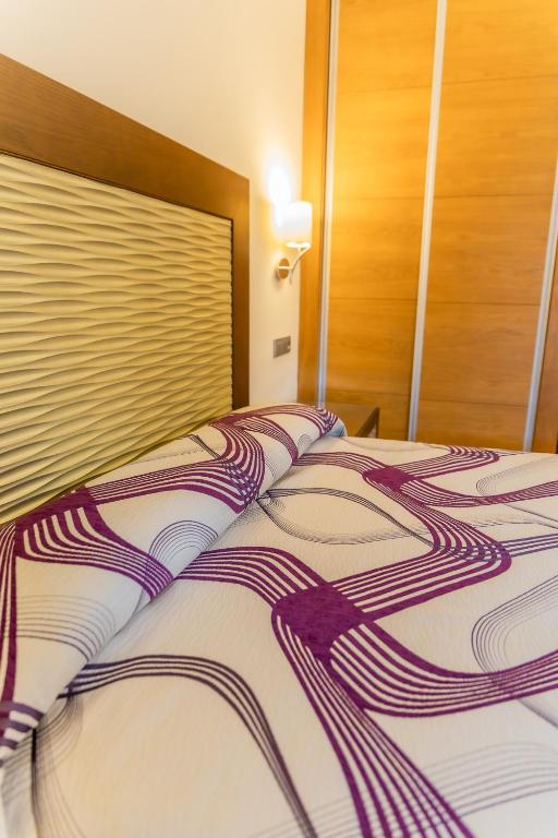 Posteľ alebo postele v izbe v ubytovaní Apartamentos & casas rurales Santo Domingo de Silos