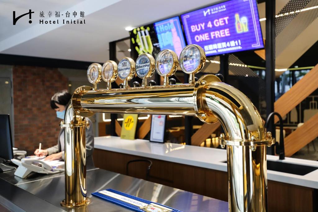 a gold bar in front of a counter in a store at Hotel Initial-Taichung in Taichung