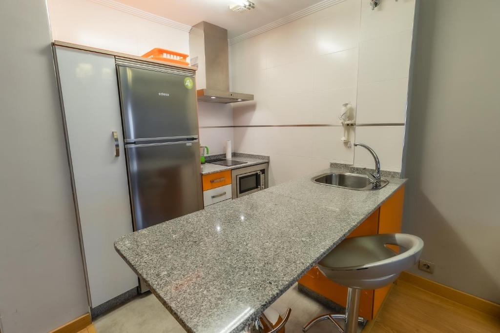 Kuchyňa alebo kuchynka v ubytovaní Apartamentos & casas rurales Santo Domingo de Silos