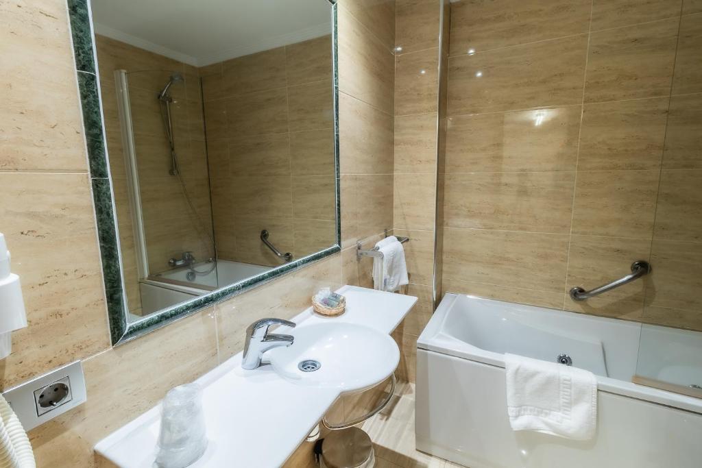 Kúpeľňa v ubytovaní Apartamentos & casas rurales Santo Domingo de Silos