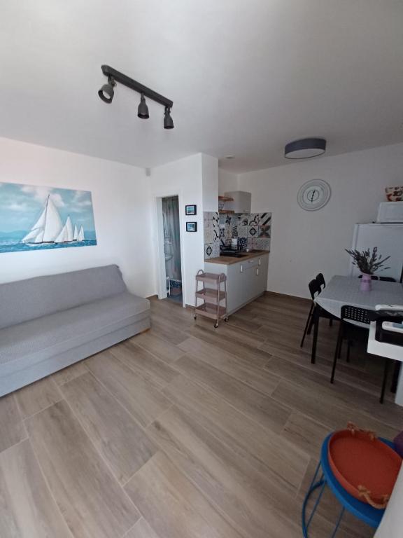 Fotografie z fotogalerie ubytování Apartments Sava v destinaci Povljana