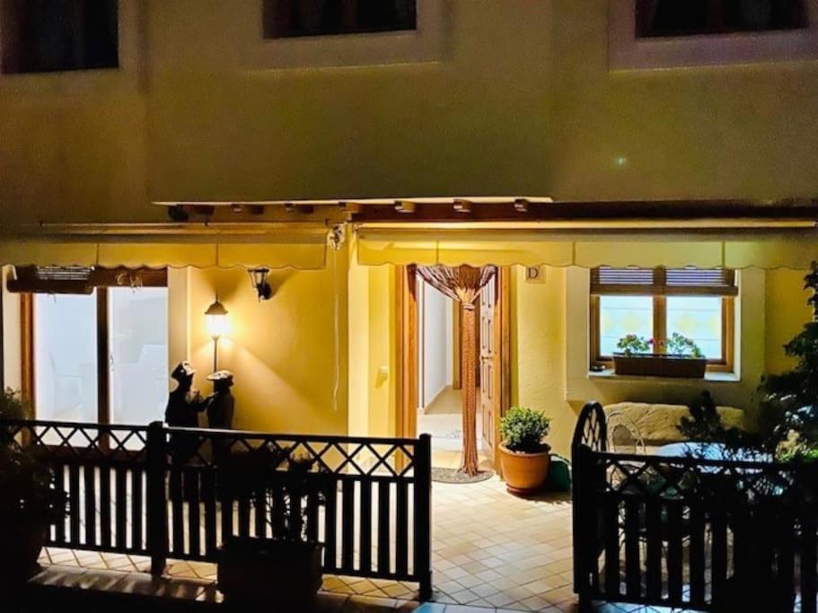 a living room with a yellow wall and a porch at Casa Rustica con Encanto in Navalcarnero