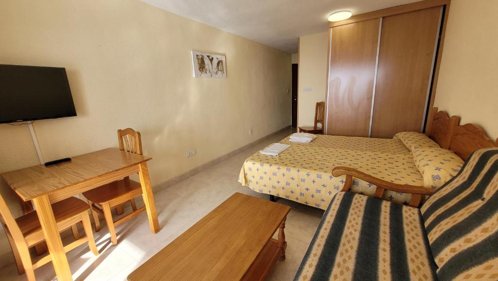 Postel nebo postele na pokoji v ubytování Las Damas estudio-Fincas Benidorm