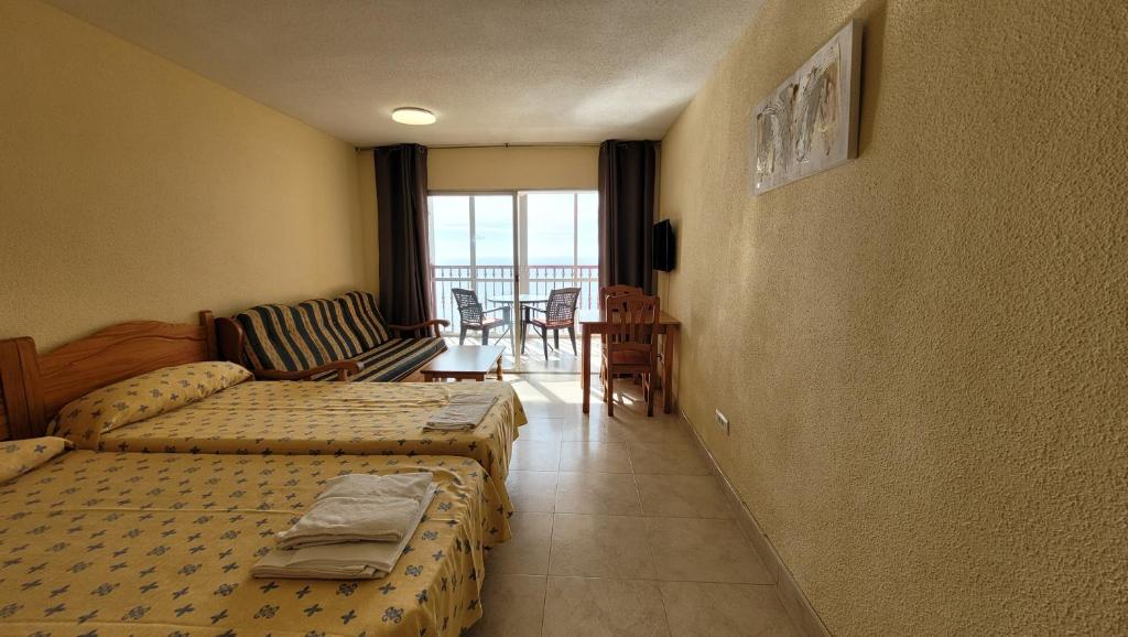 Postel nebo postele na pokoji v ubytování Las Damas estudio-Fincas Benidorm