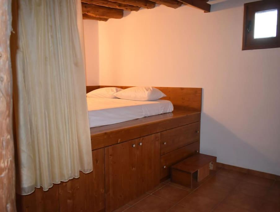 Postel nebo postele na pokoji v ubytování Lithos House