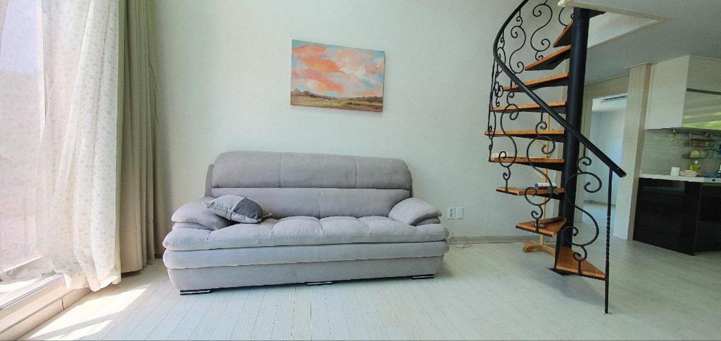 Posezení v ubytování Gamseong House