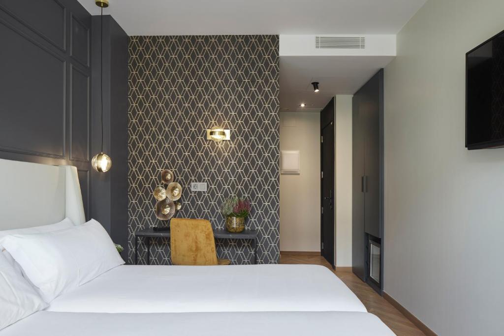 Postel nebo postele na pokoji v ubytování HOTEL ARRIZUL CATEDRAL
