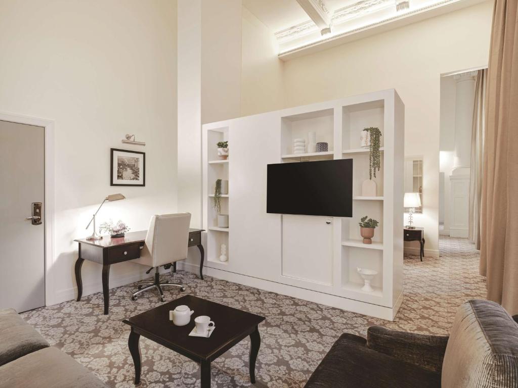 TV a/nebo společenská místnost v ubytování Rendezvous Hotel Melbourne