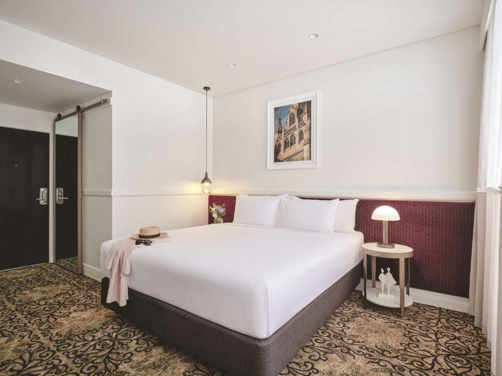 Postel nebo postele na pokoji v ubytování Rendezvous Hotel Melbourne