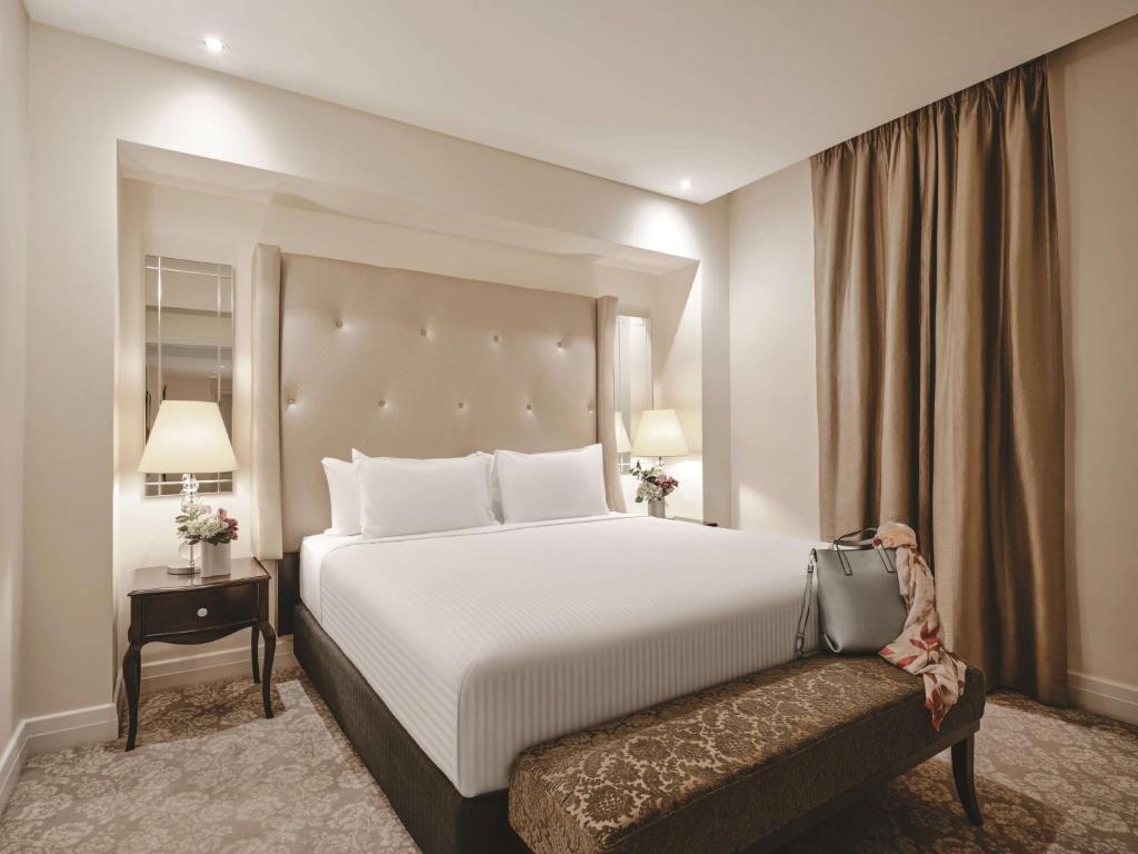 Postel nebo postele na pokoji v ubytování Rendezvous Hotel Melbourne