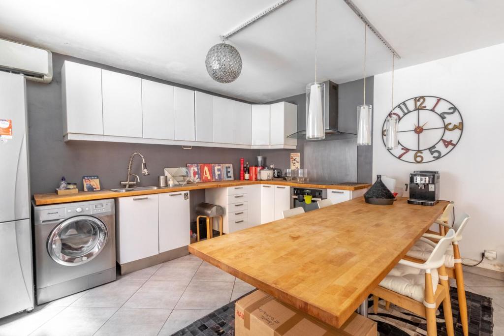 Lovely townhouse in a lively area close to the old Nice - Two-Bedroom Apartment