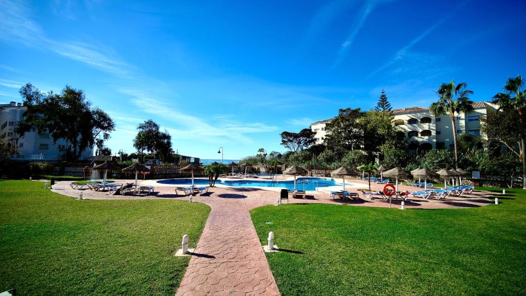Marbella Beach Resort at Club Playa Real, Marbella – Precios ...