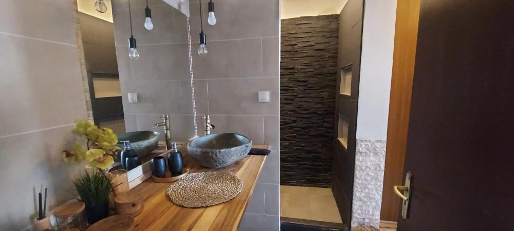 Kúpeľňa v ubytovaní Imádnivaló kislakás