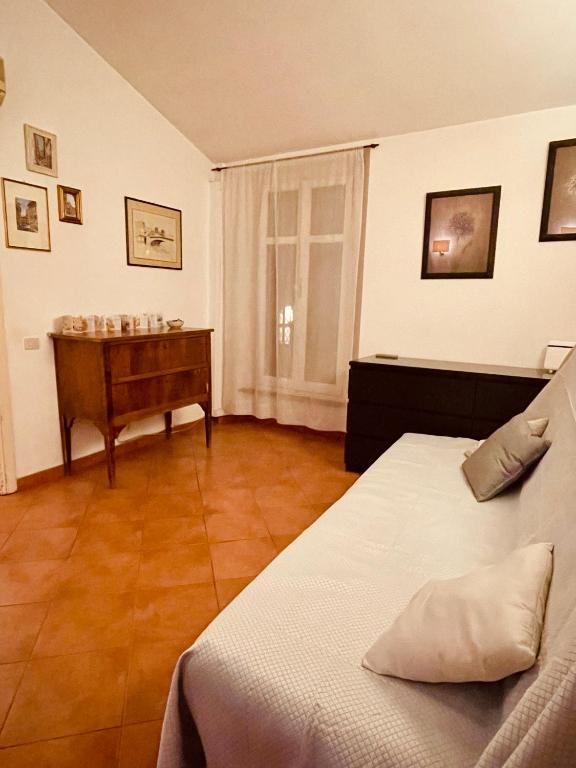 A bed or beds in a room at Rome Downtown Apartment_Sistina