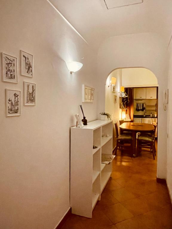 A kitchen or kitchenette at Rome Downtown Apartment_Sistina