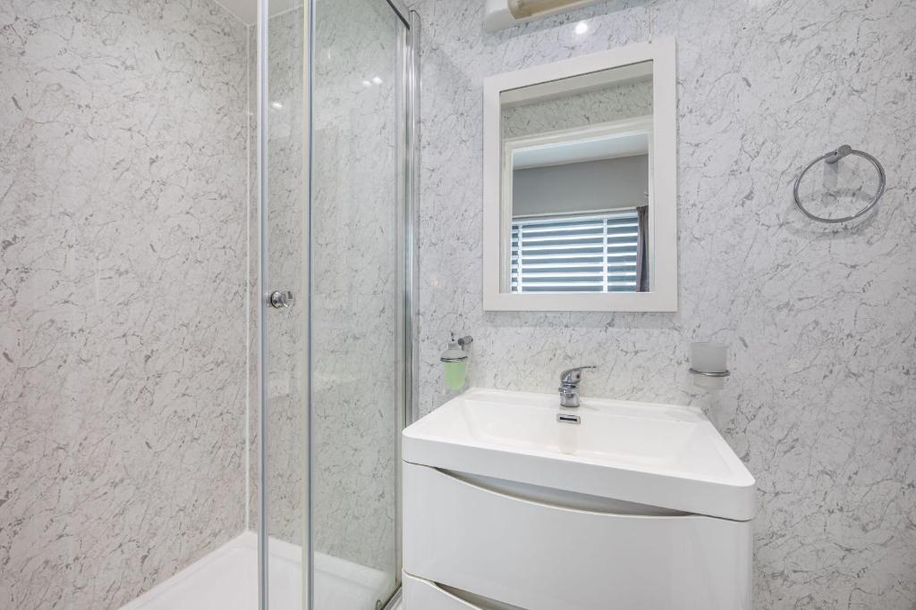 King Solomon Hotel- Golders Green - Resim 23