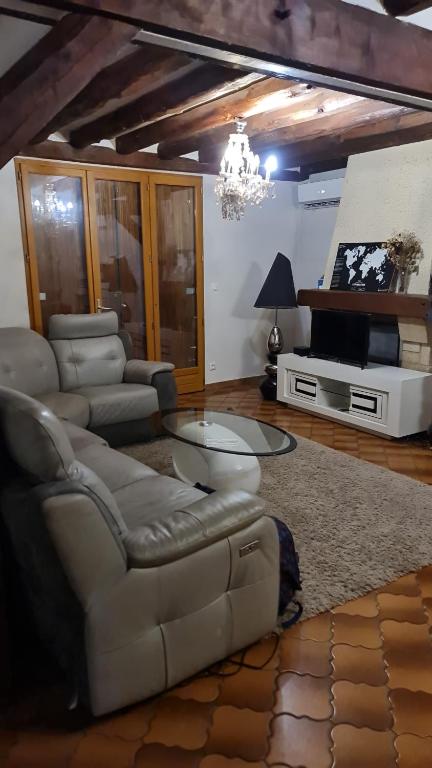 Zdjęcie z galerii obiektu Maison Chaleureuse et Spacieuse avec Jardin - ThePlace2Be w mieście Vernon