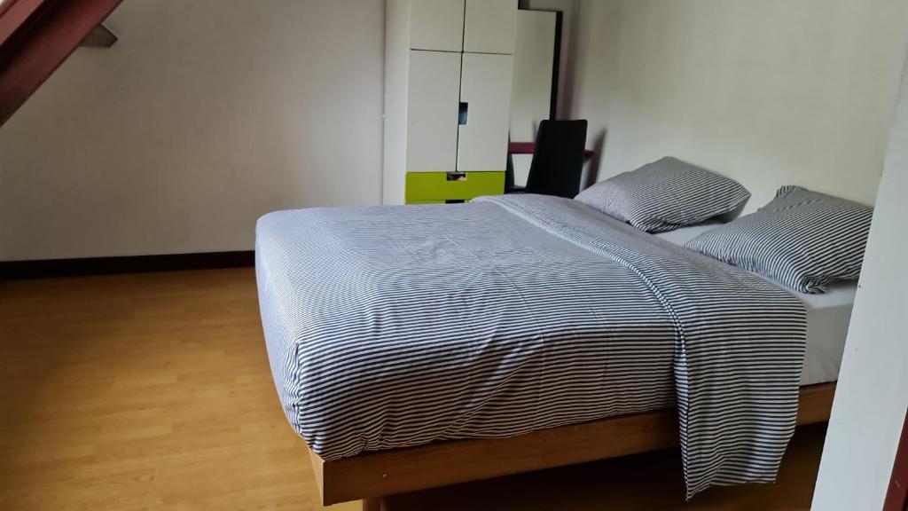 Zdjęcie z galerii obiektu Maison Chaleureuse et Spacieuse avec Jardin - ThePlace2Be w mieście Vernon