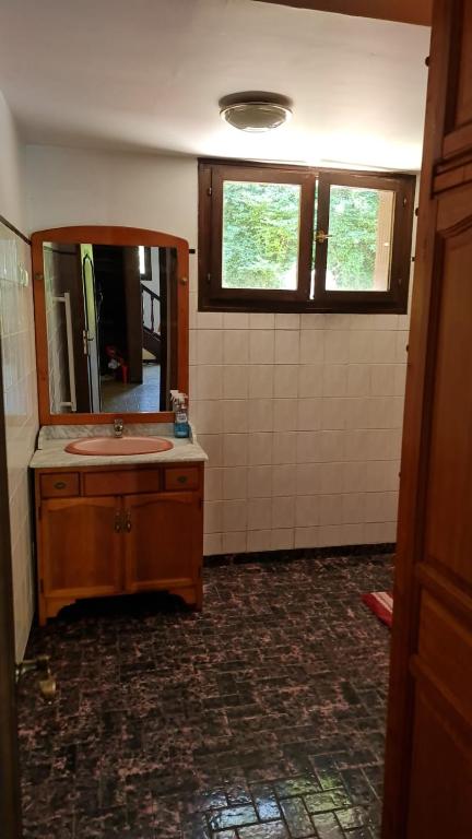 Zdjęcie z galerii obiektu Maison Chaleureuse et Spacieuse avec Jardin - ThePlace2Be w mieście Vernon