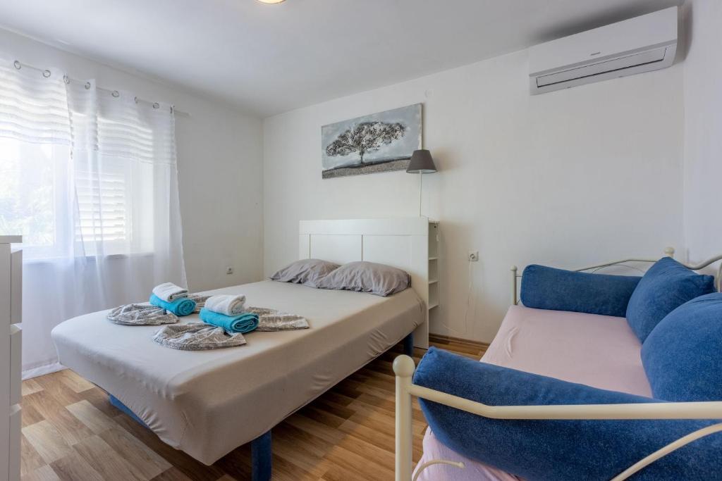 Postel nebo postele na pokoji v ubytování Apartments Alenka
