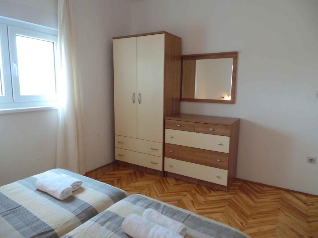 Posteľ alebo postele v izbe v ubytovaní Apartment in Ljubac with sea view, balcony, air conditioning, WiFi 809-2