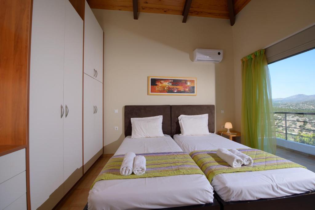 Zdjęcie z galerii obiektu Villa DreamView with private pool w mieście Skhísma