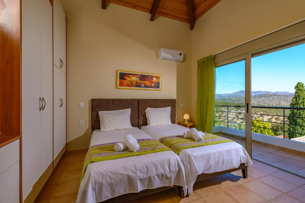 Zdjęcie z galerii obiektu Villa DreamView with private pool w mieście Skhísma