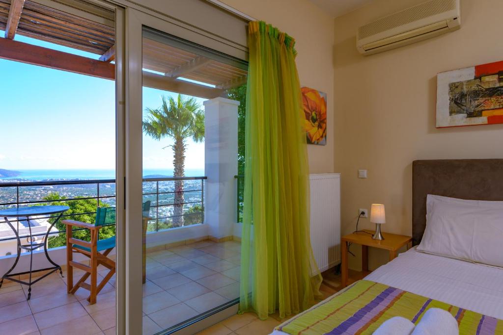 Zdjęcie z galerii obiektu Villa DreamView with private pool w mieście Skhísma
