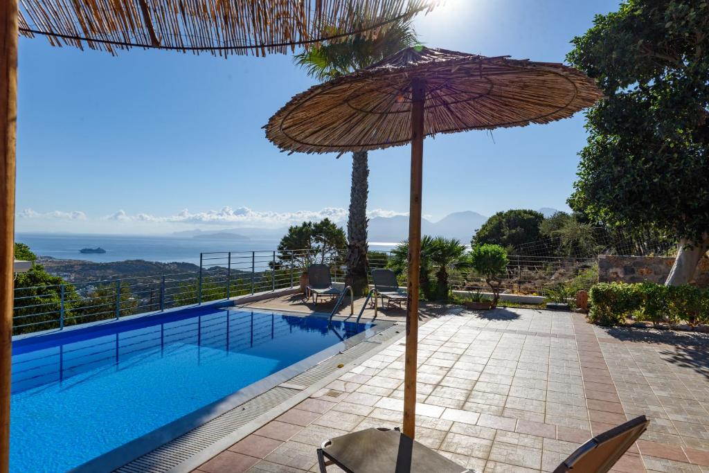 Zdjęcie z galerii obiektu Villa DreamView with private pool w mieście Skhísma