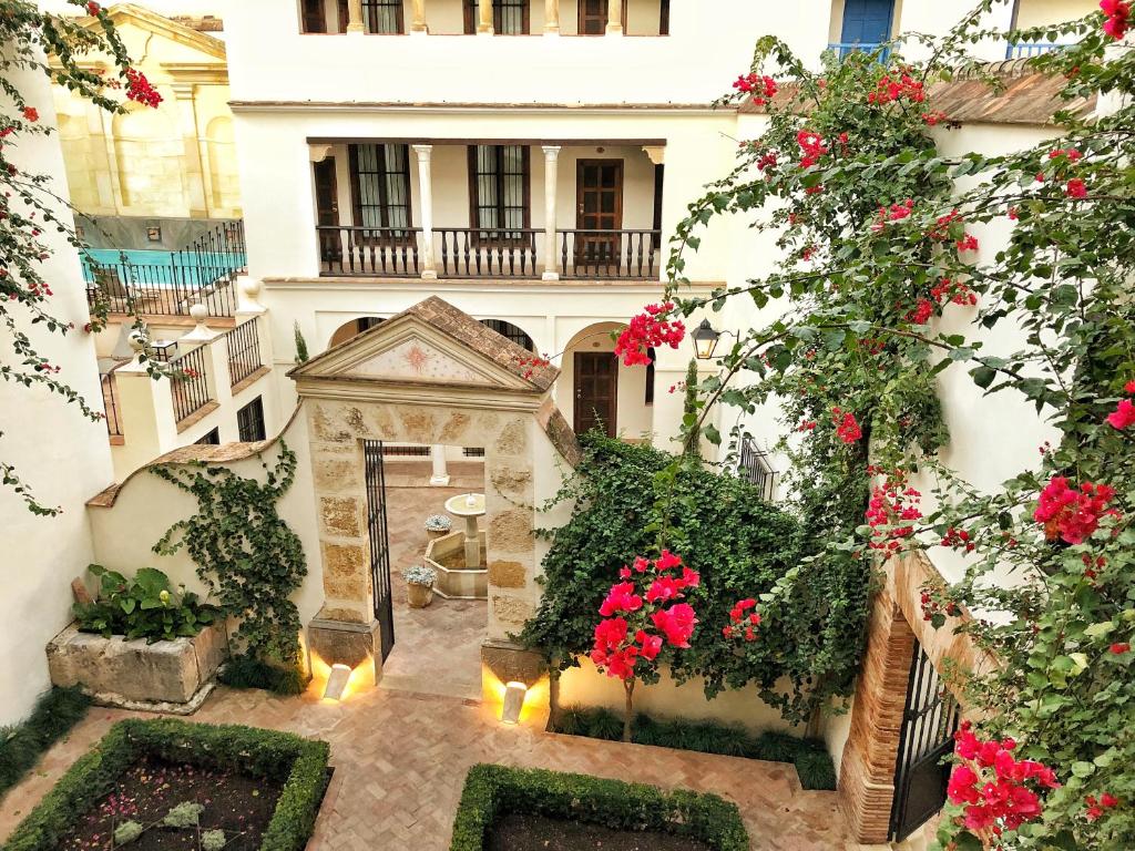 A garden outside Las Casas de la Judería de Córdoba