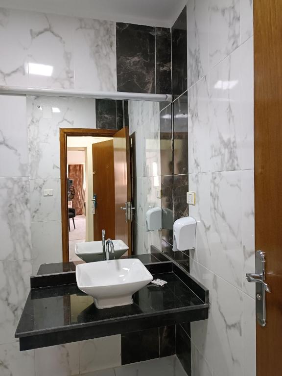 Koupelna v ubytování Indiana Hotel